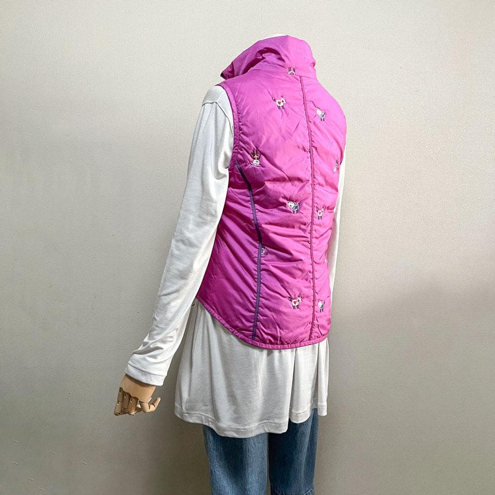 OLLEBOREBLA アルベロベロ ぶたさん刺繍 ダウンベスト チャーム付き