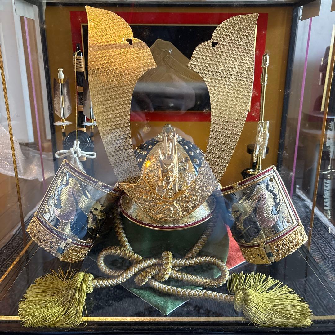 五月人形 兜飾り 金色鍬形 アクリルケース入り 弓太刀付き