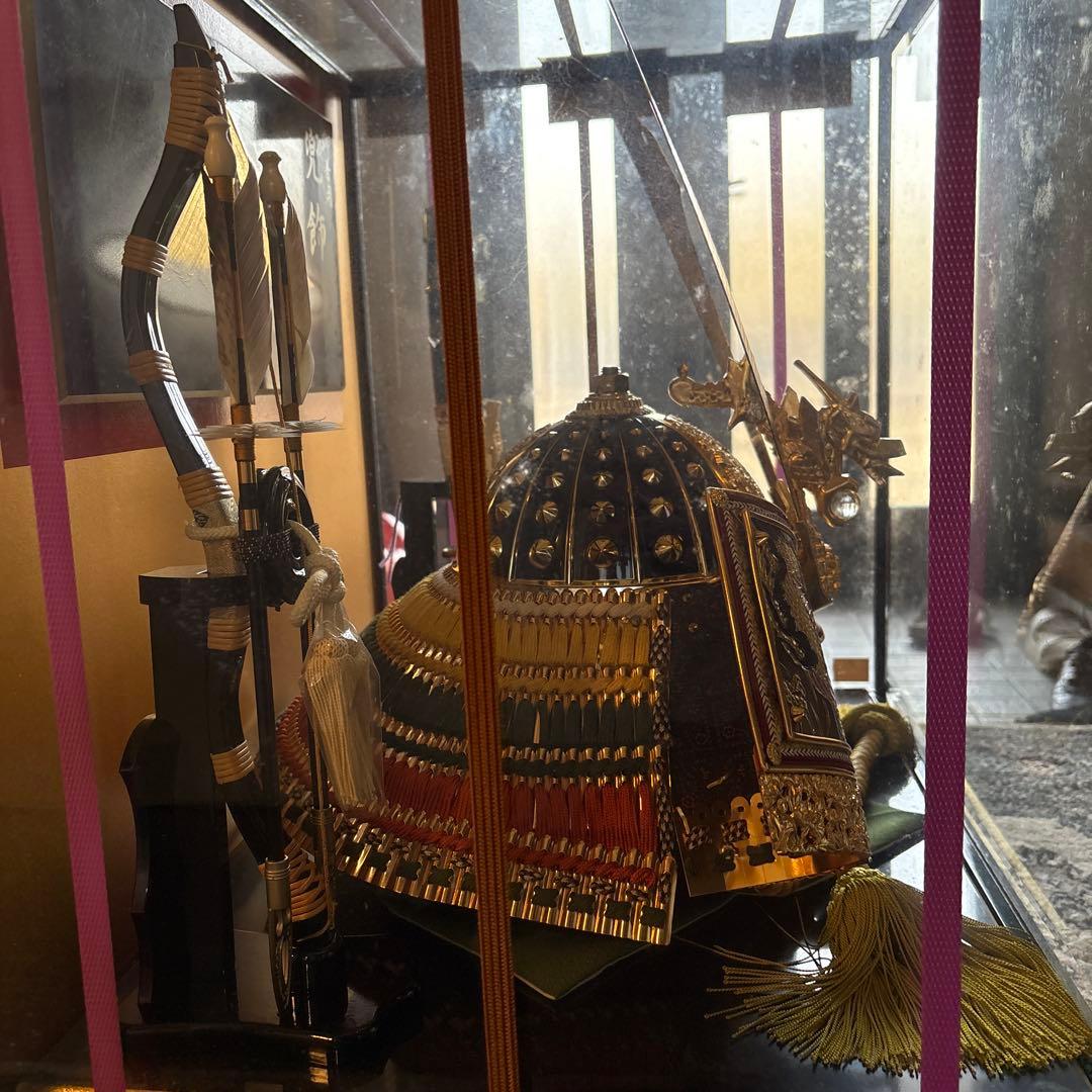 五月人形 兜飾り 金色鍬形 アクリルケース入り 弓太刀付き