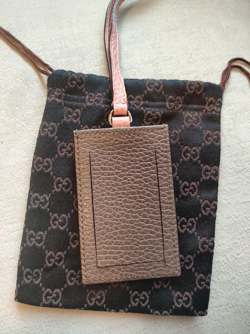 GUCCI グッチ レザー インターロッキング ネームタグ ピンク 美品