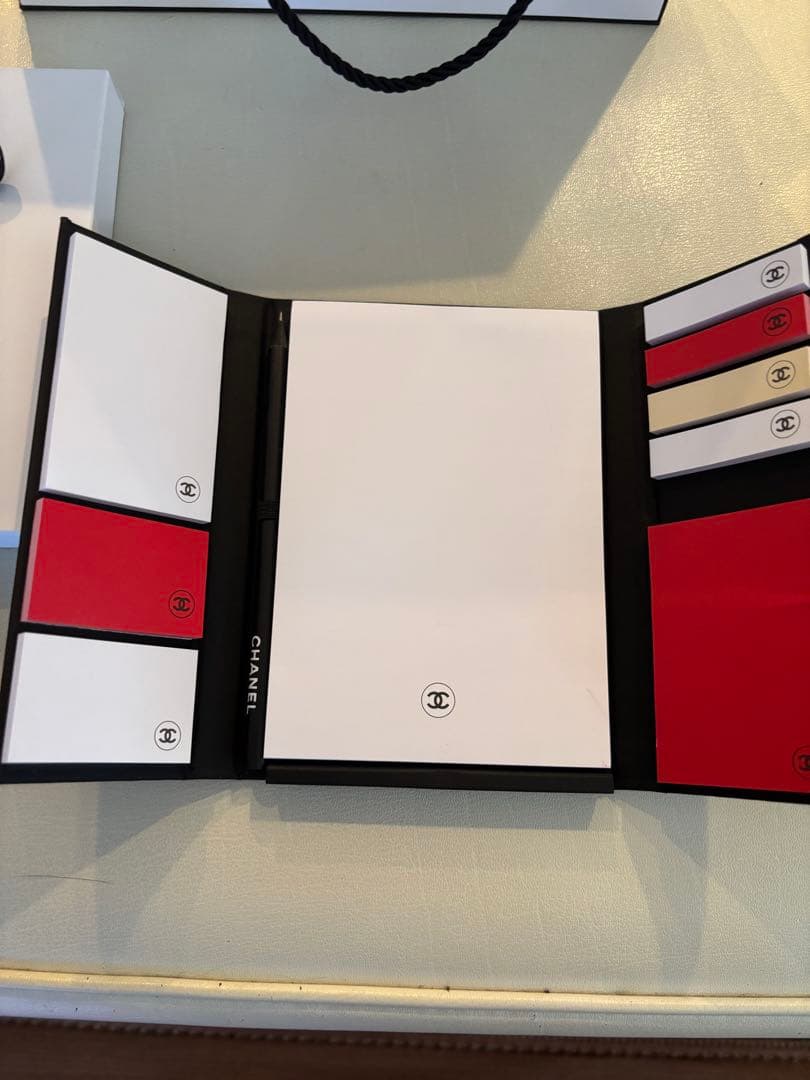 未使用　新作ノベルティ付き限定シャネルプードゥルルミエール