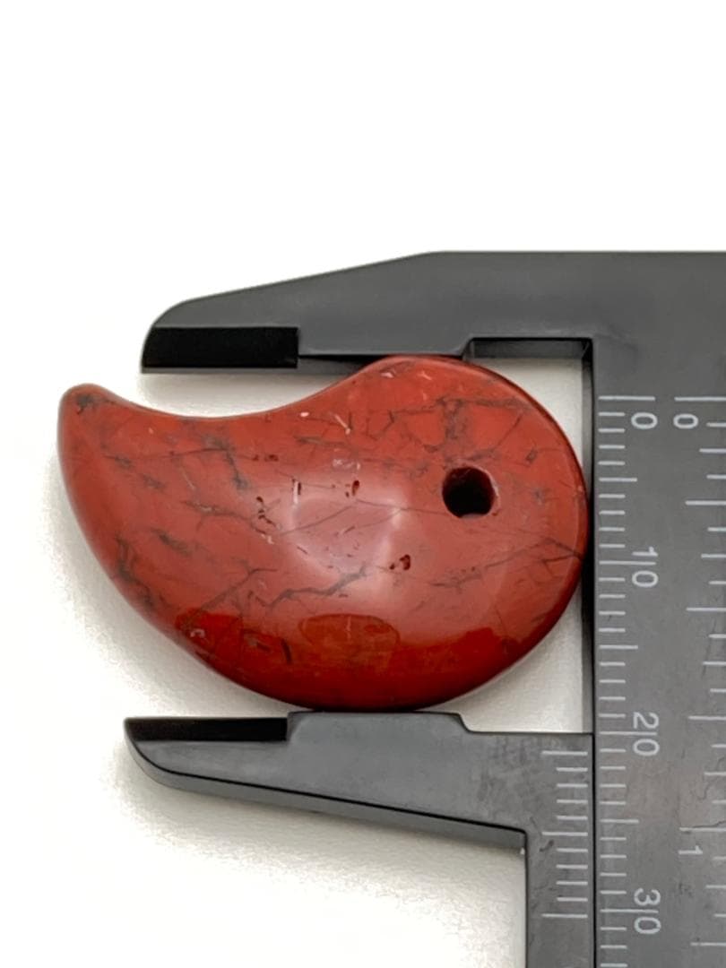 佐渡赤玉石の勾玉①