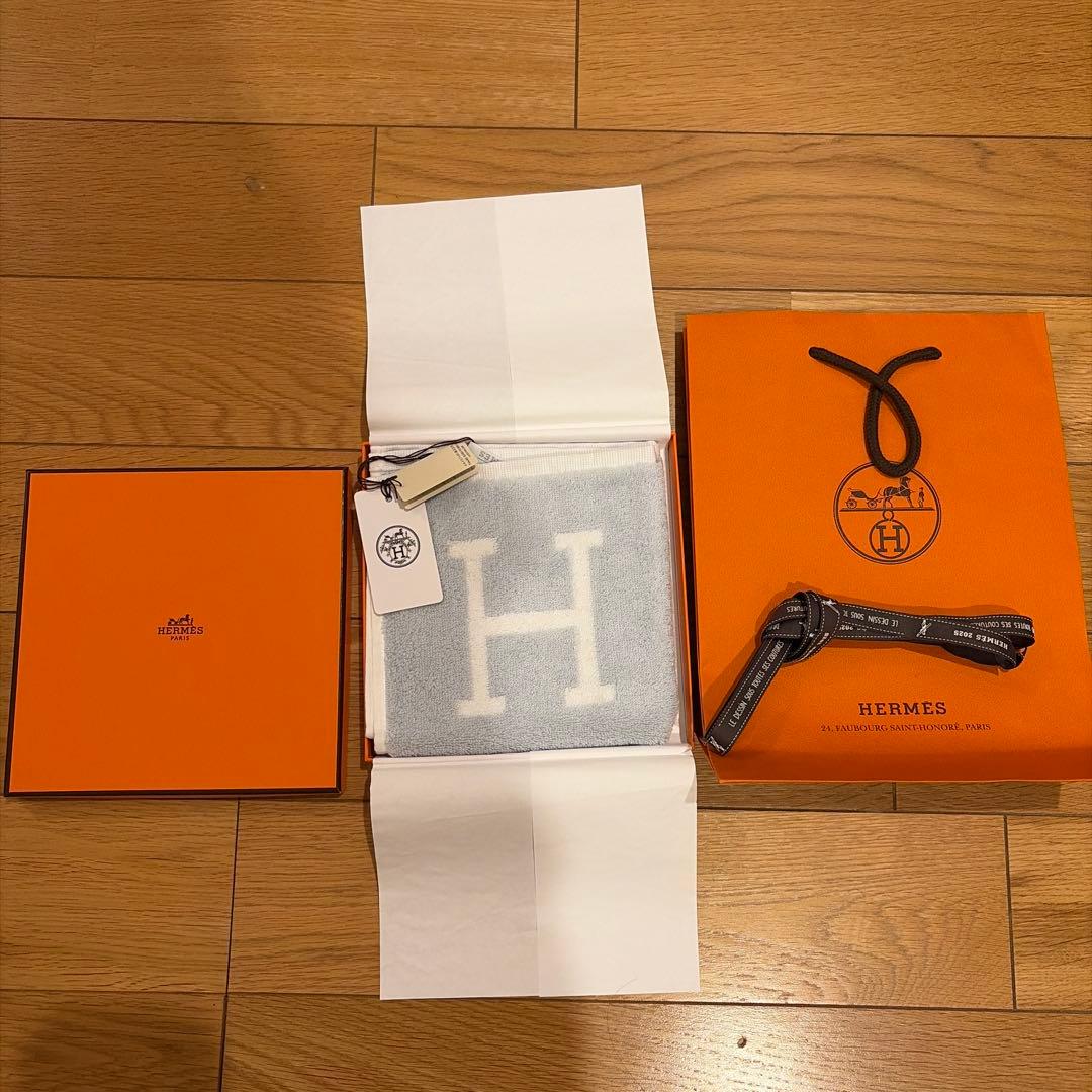 HERMES ライトブルー タオルハンカチ
