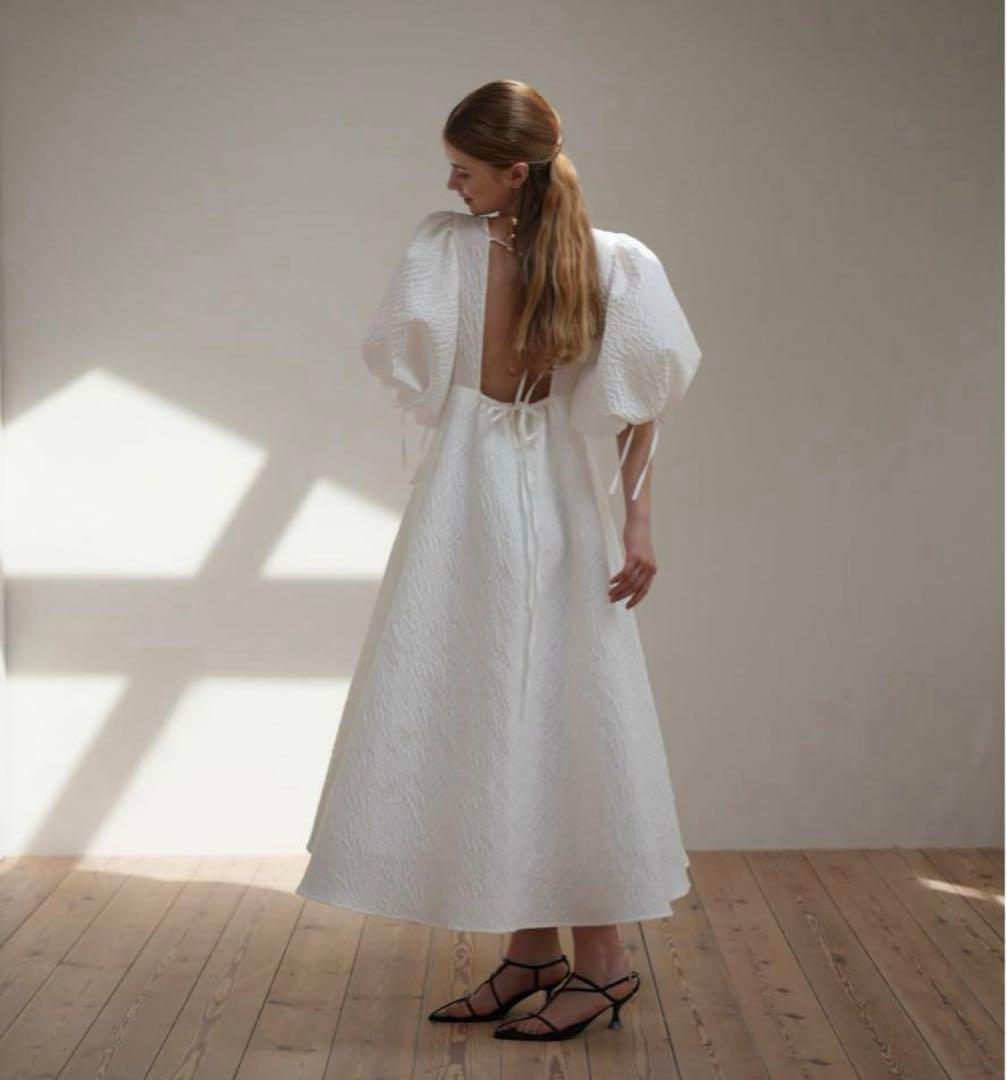 ワンピース Acka. back open volume one-piece