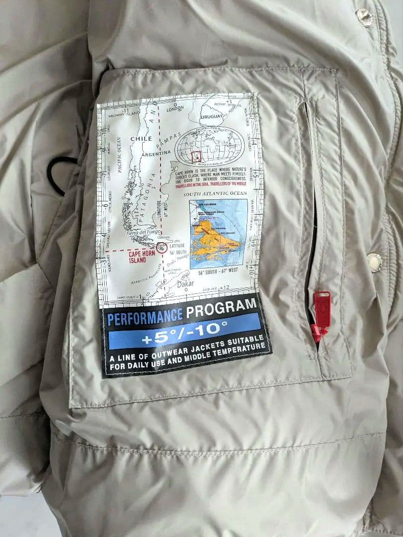 未使用品　ケープホーン　 ダウンジャケット　ベージュ　42　ESQUEL