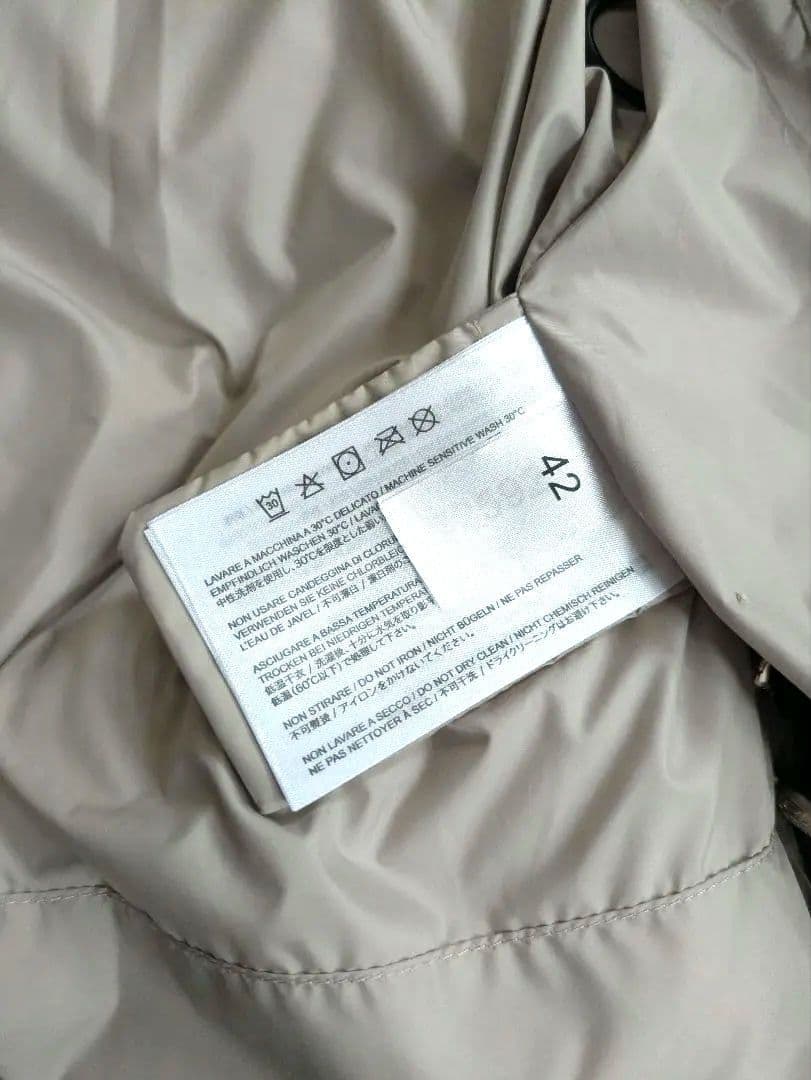 未使用品　ケープホーン　 ダウンジャケット　ベージュ　42　ESQUEL