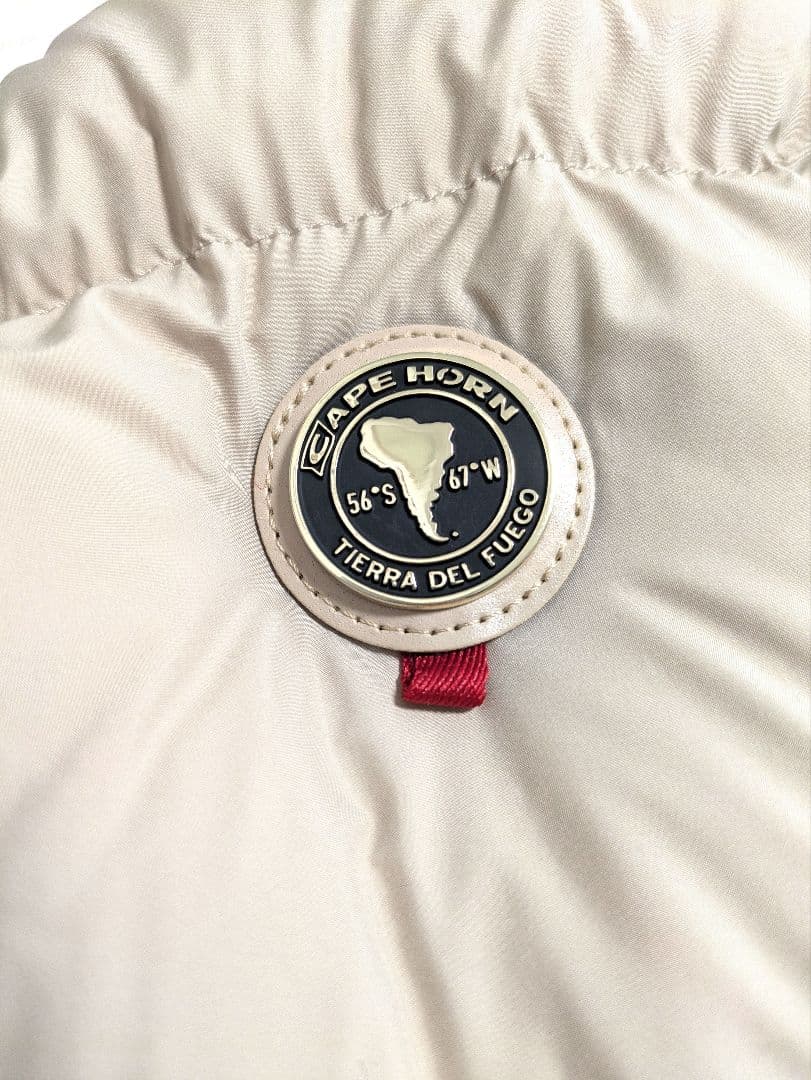 未使用品　ケープホーン　 ダウンジャケット　ベージュ　42　ESQUEL