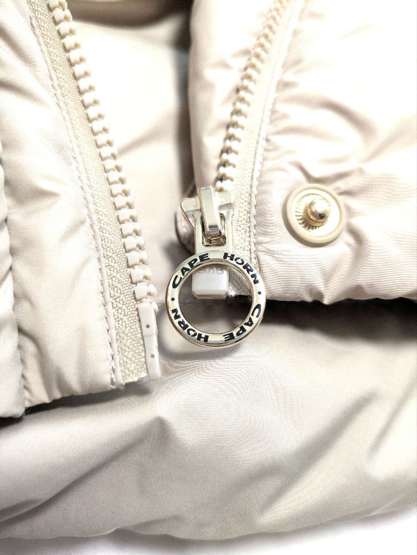 未使用品　ケープホーン　 ダウンジャケット　ベージュ　42　ESQUEL