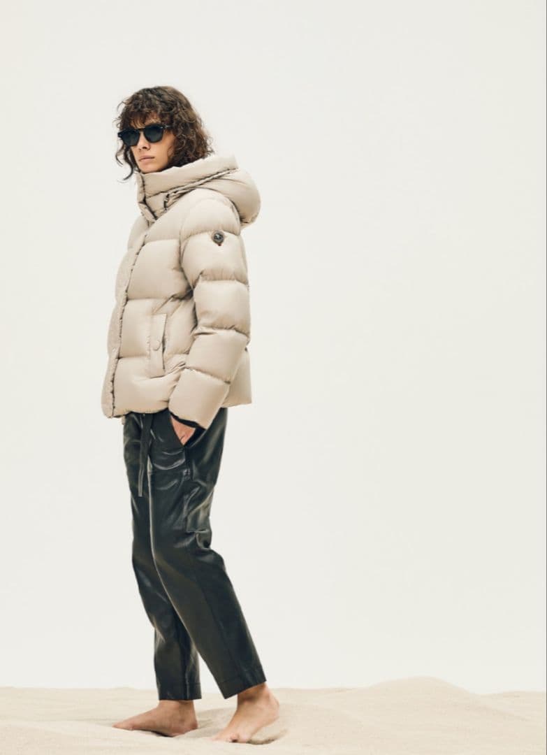 未使用品　ケープホーン　 ダウンジャケット　ベージュ　42　ESQUEL