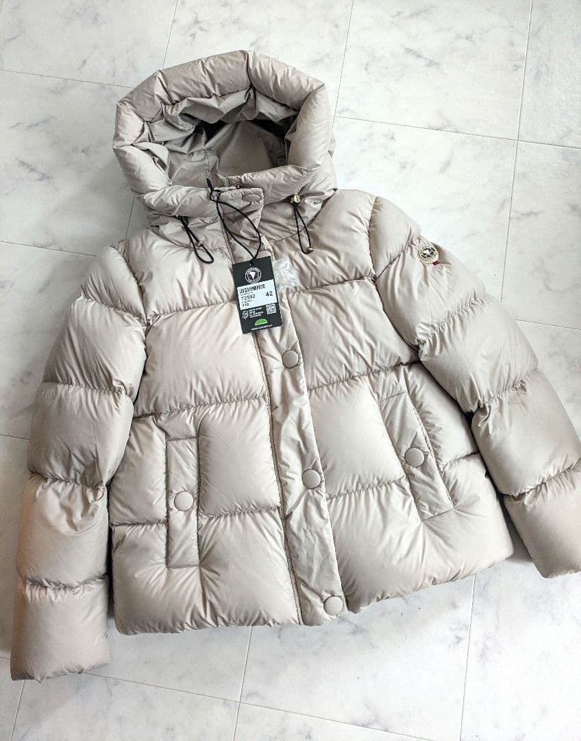 未使用品　ケープホーン　 ダウンジャケット　ベージュ　42　ESQUEL