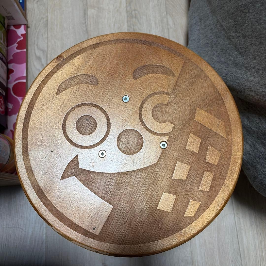 クンバ（KUUMBA）　ユニークな顔デザインの木製座椅子 小