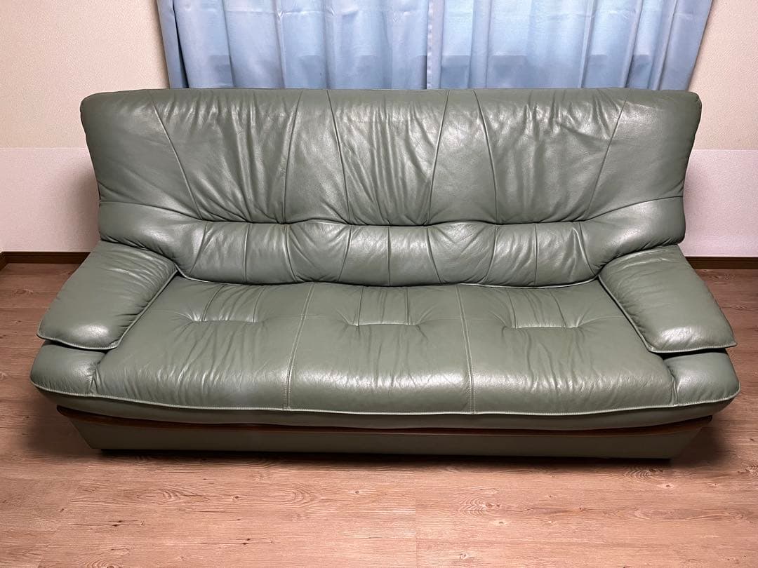 グリーンレザーソファ