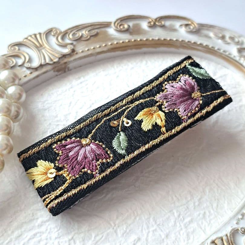 金魚様お取引中⭐2626⭐❣️夏アクセ❣️オリジナル✴一点物インド刺繍ヘアクリップ