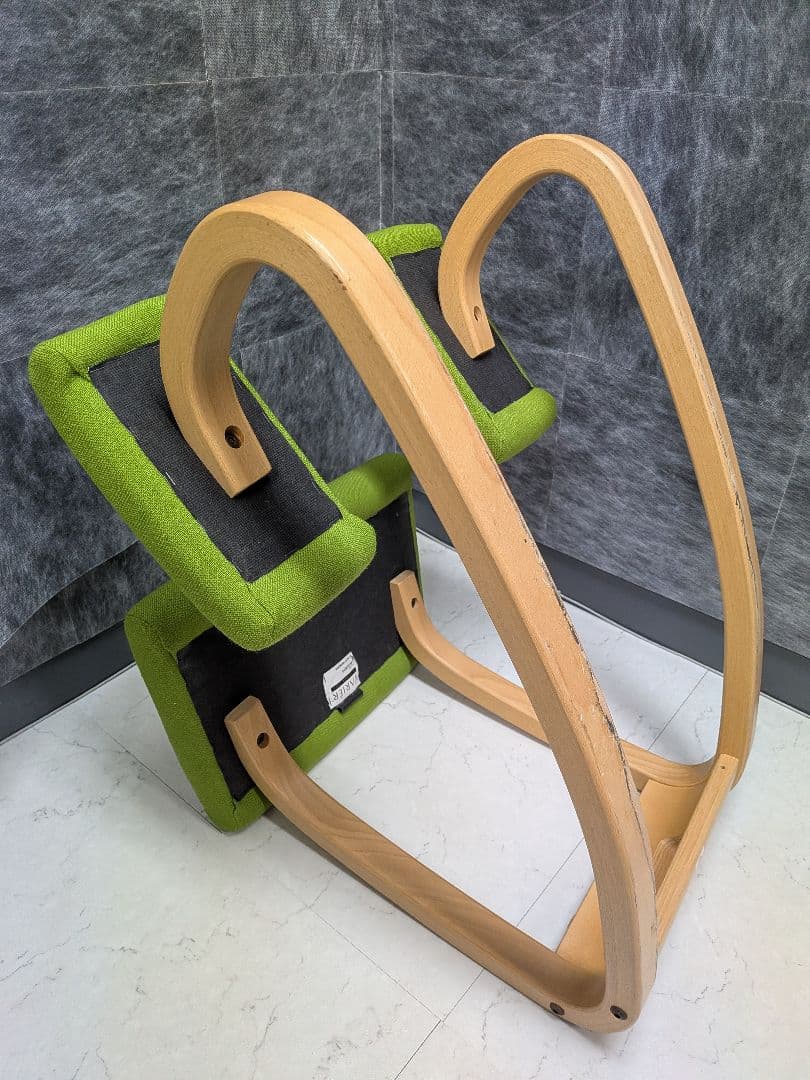 varier　バランスチェア　家具　オフィスチェア　デスクチェア　座面黄緑