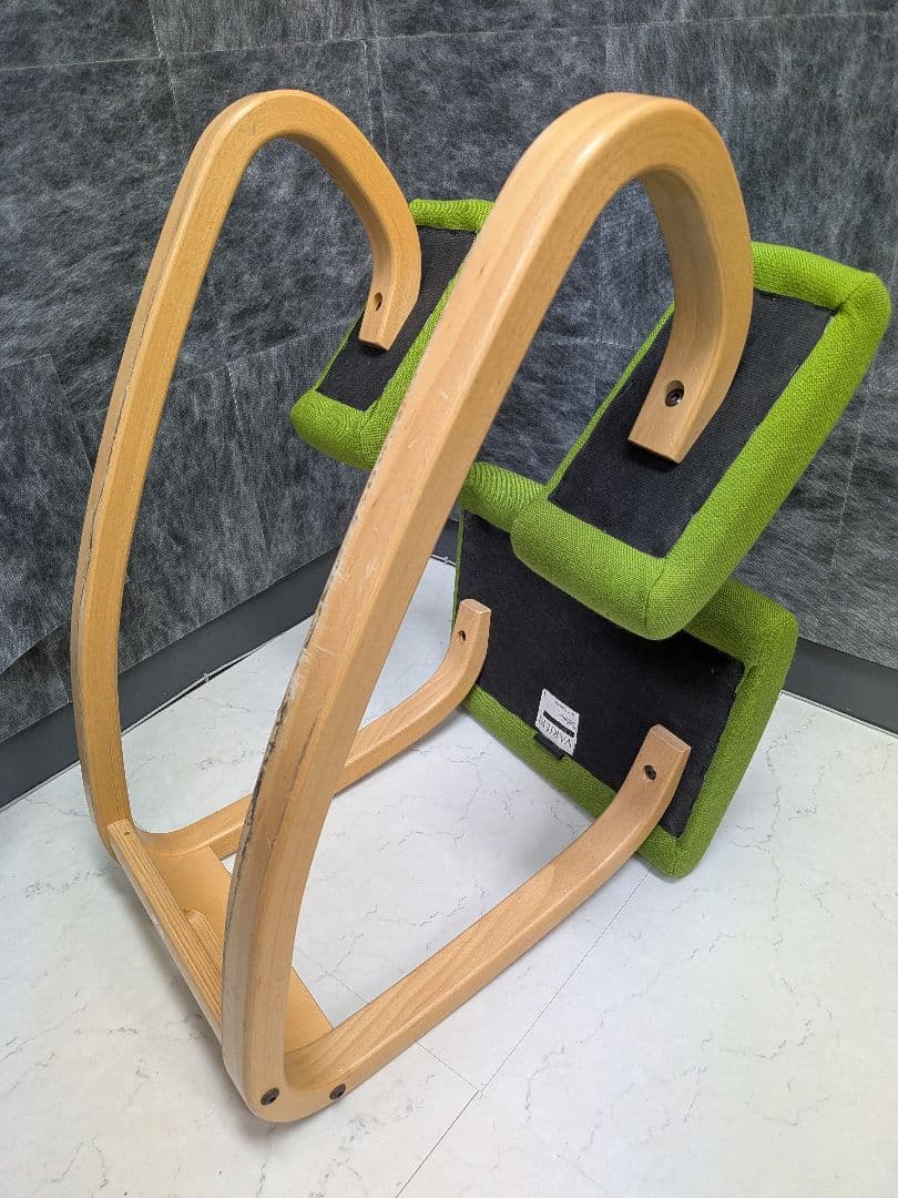 varier　バランスチェア　家具　オフィスチェア　デスクチェア　座面黄緑