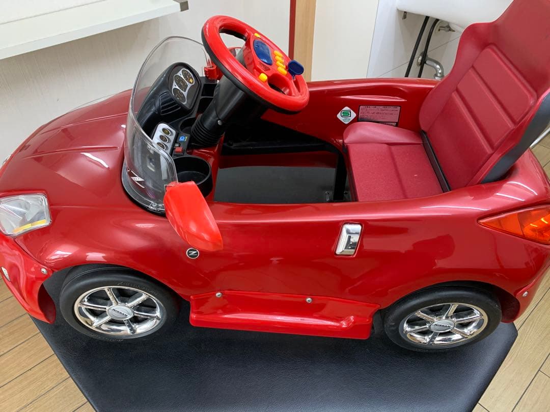 理容イス　美容イス　キッズチェアー　フェアレディZ赤