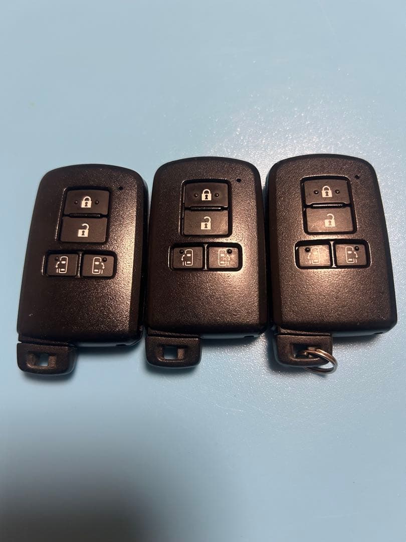 トヨタ純正 ヴォクシー スマートキー (4つボタン) 3個 送料込み