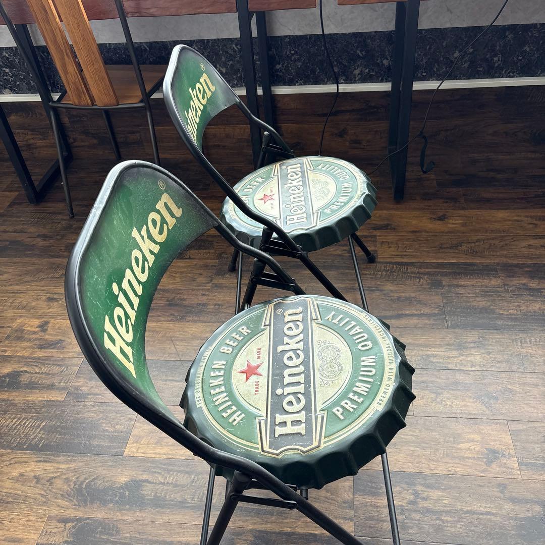 ハイネケン　ボトルキャップ　スツール2つ