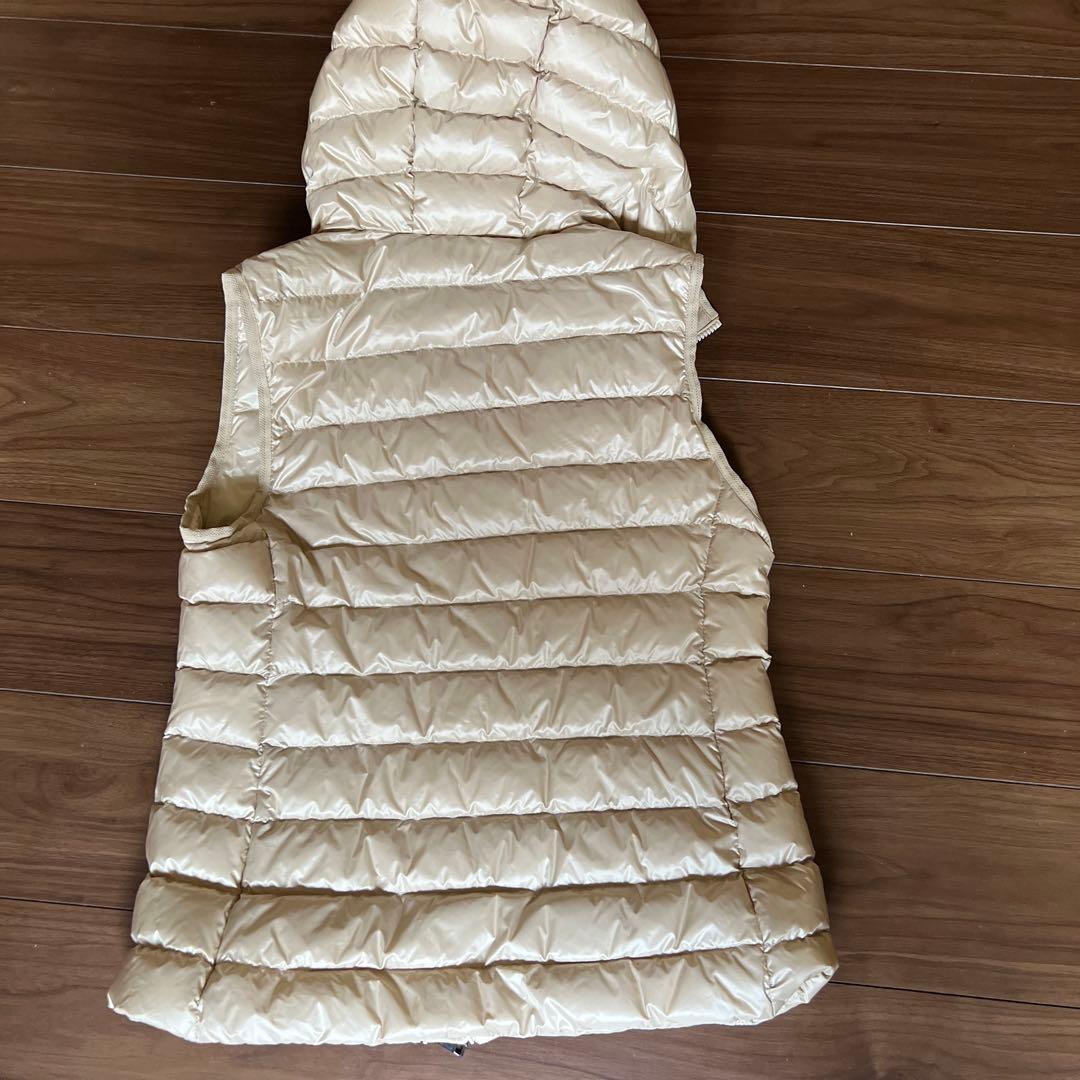Moncler フード付きダウンベスト アイボリー