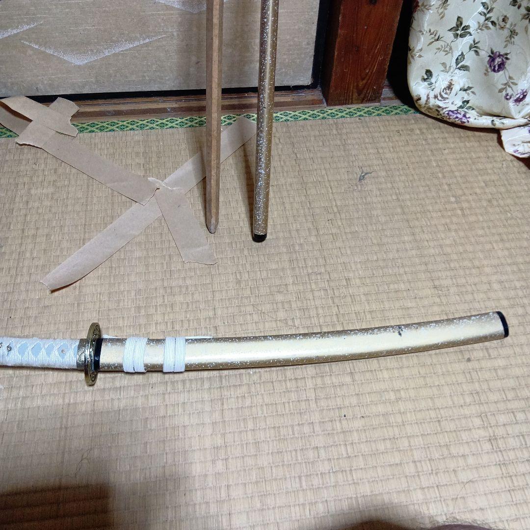 模造刀の太刀と小太刀と木刀の三本セット
