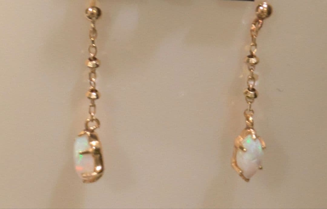 り*え様 ゴールドチェーンオパール18Kピアス