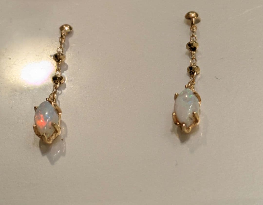 り*え様 ゴールドチェーンオパール18Kピアス