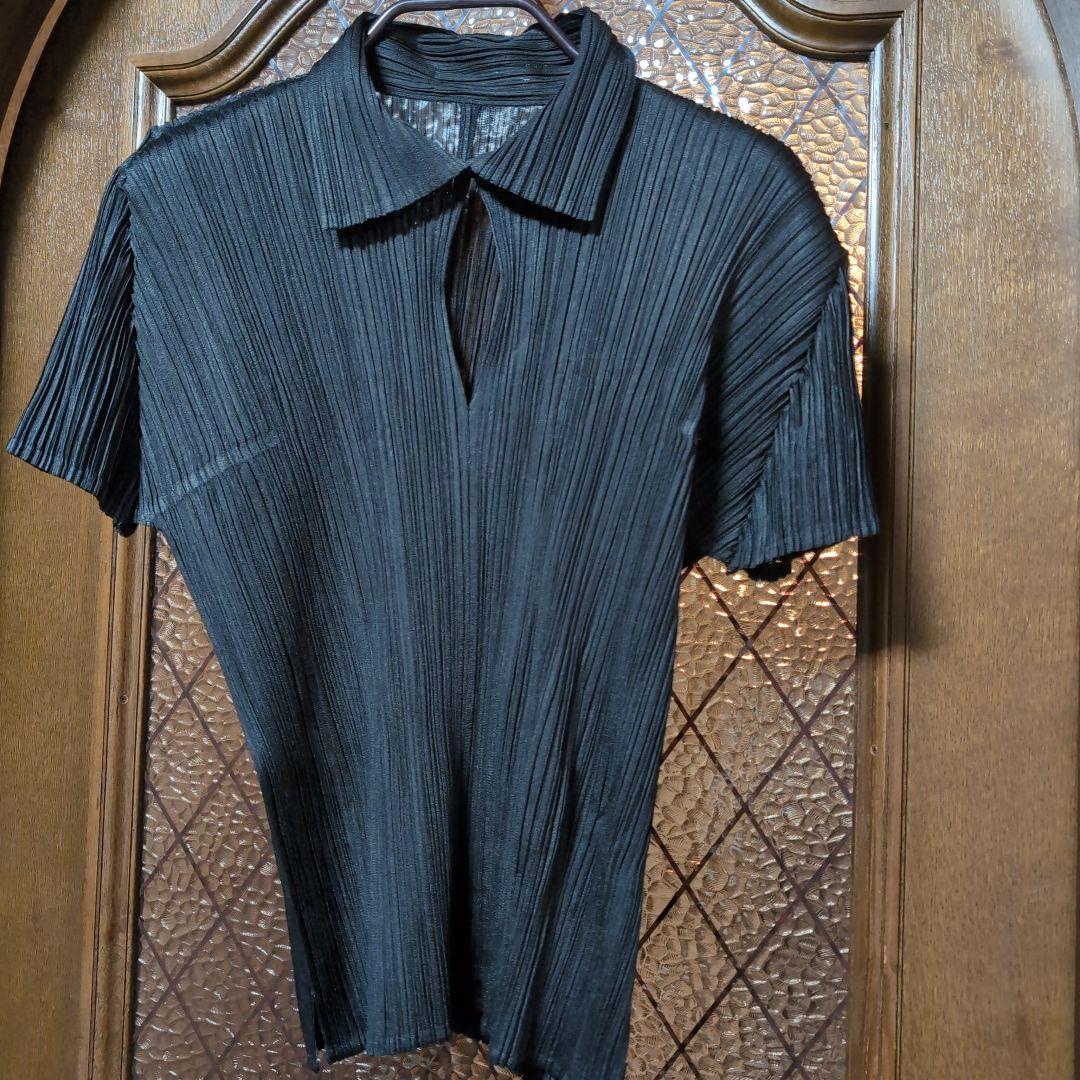 PLEATS PLEATS 黒 プリーツ 半袖シャツ ボタン付き