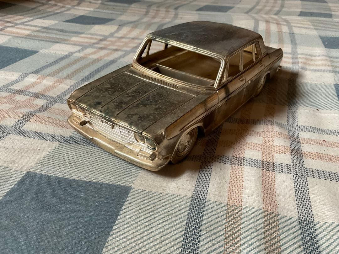 トヨタ・クラウン金属製灰皿／関東自動車工業株式会社製造（トヨタグループ傘下）。