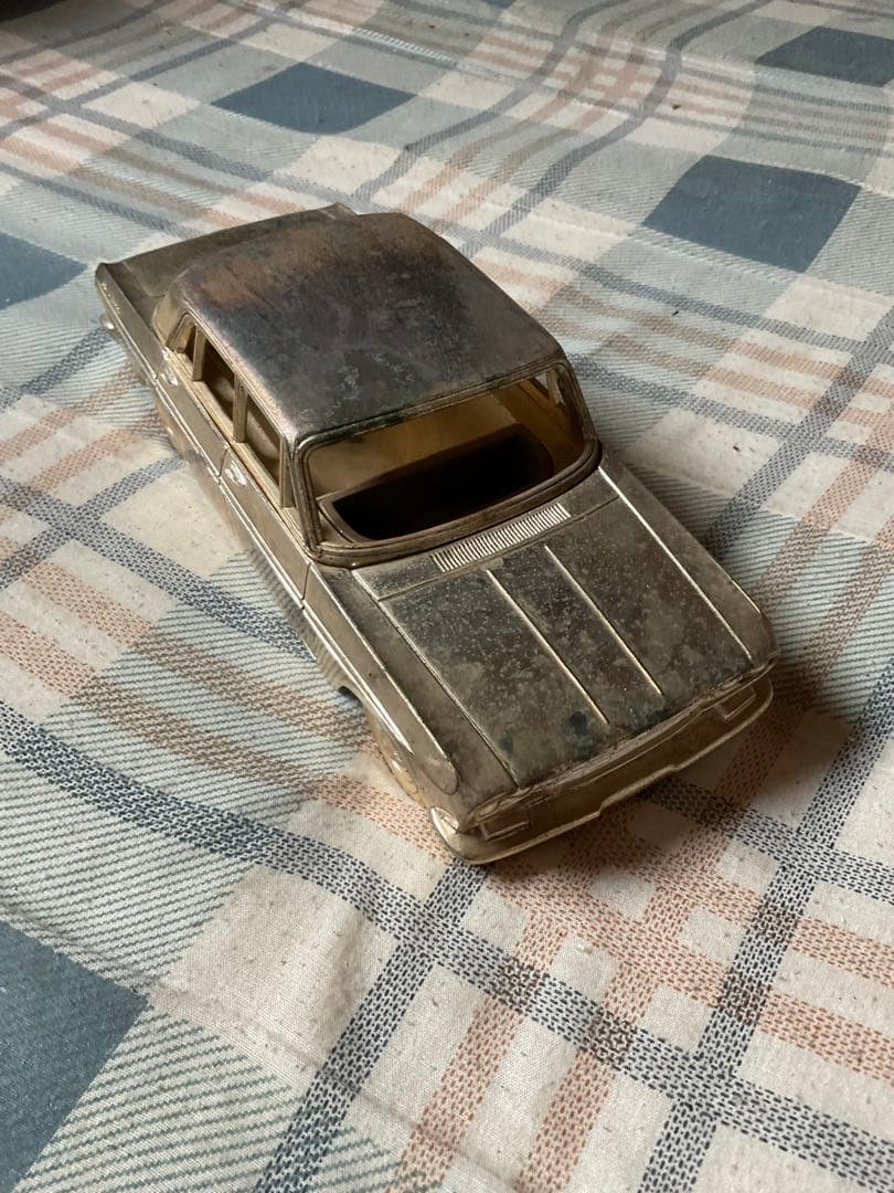 トヨタ・クラウン金属製灰皿／関東自動車工業株式会社製造（トヨタグループ傘下）。