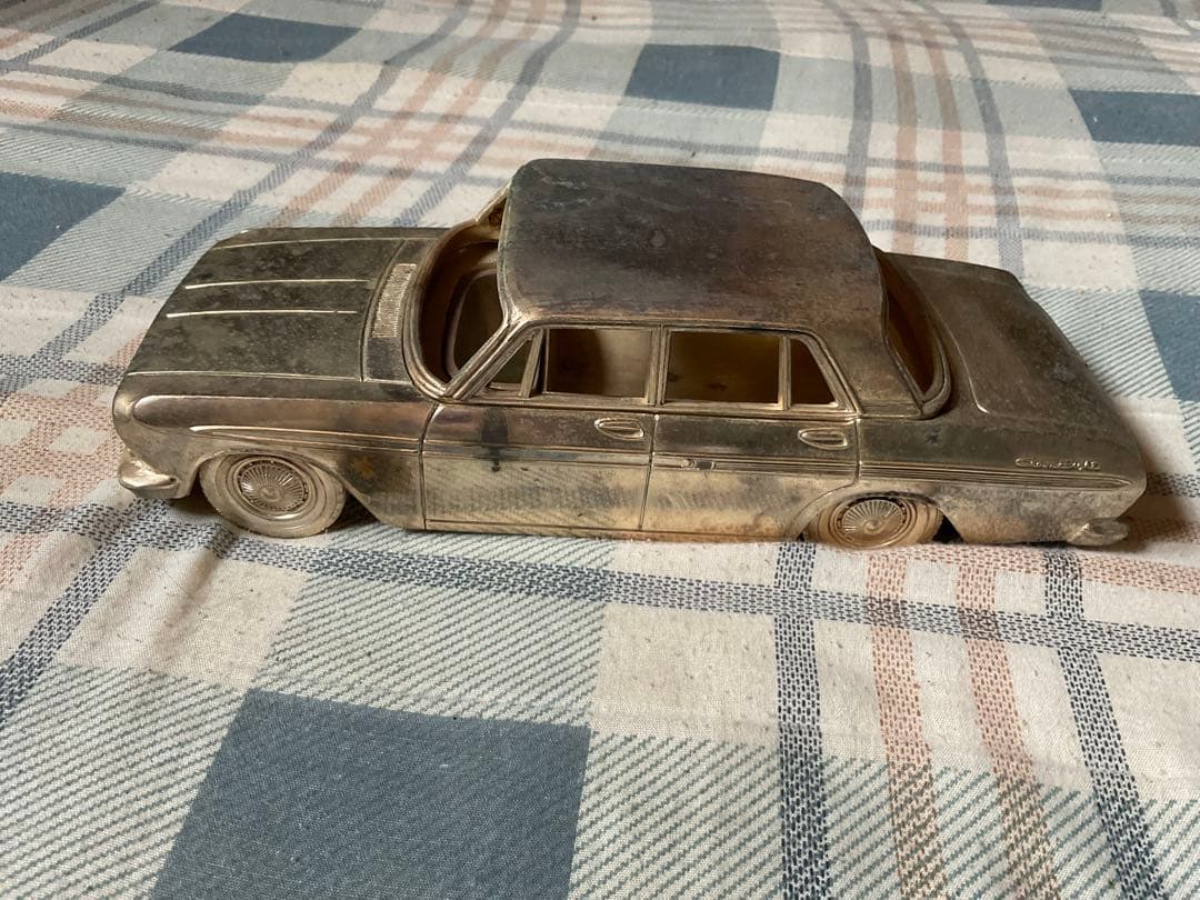 トヨタ・クラウン金属製灰皿／関東自動車工業株式会社製造（トヨタグループ傘下）。