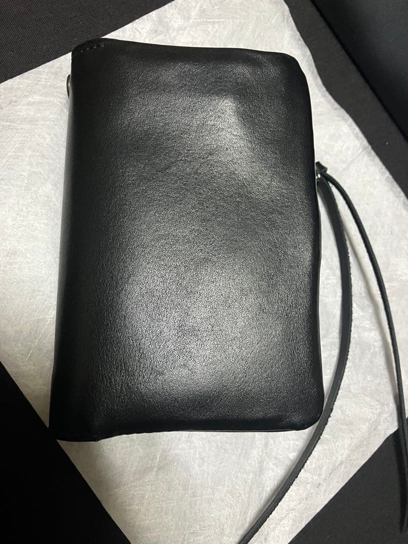 RIPVANWINKLE レザーウォレット 二つ折り財布 ブラック 縦 ボタン留