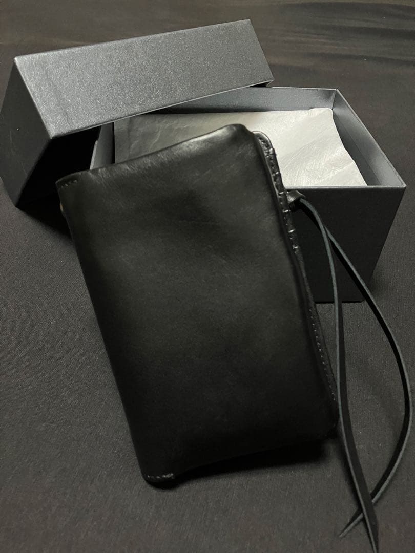 RIPVANWINKLE レザーウォレット 二つ折り財布 ブラック 縦 ボタン留