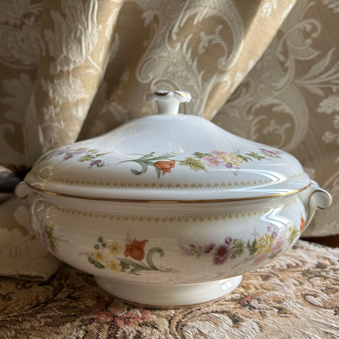 英国製 黒壺  MIRABELLE可憐な花柄カバードベジタブル