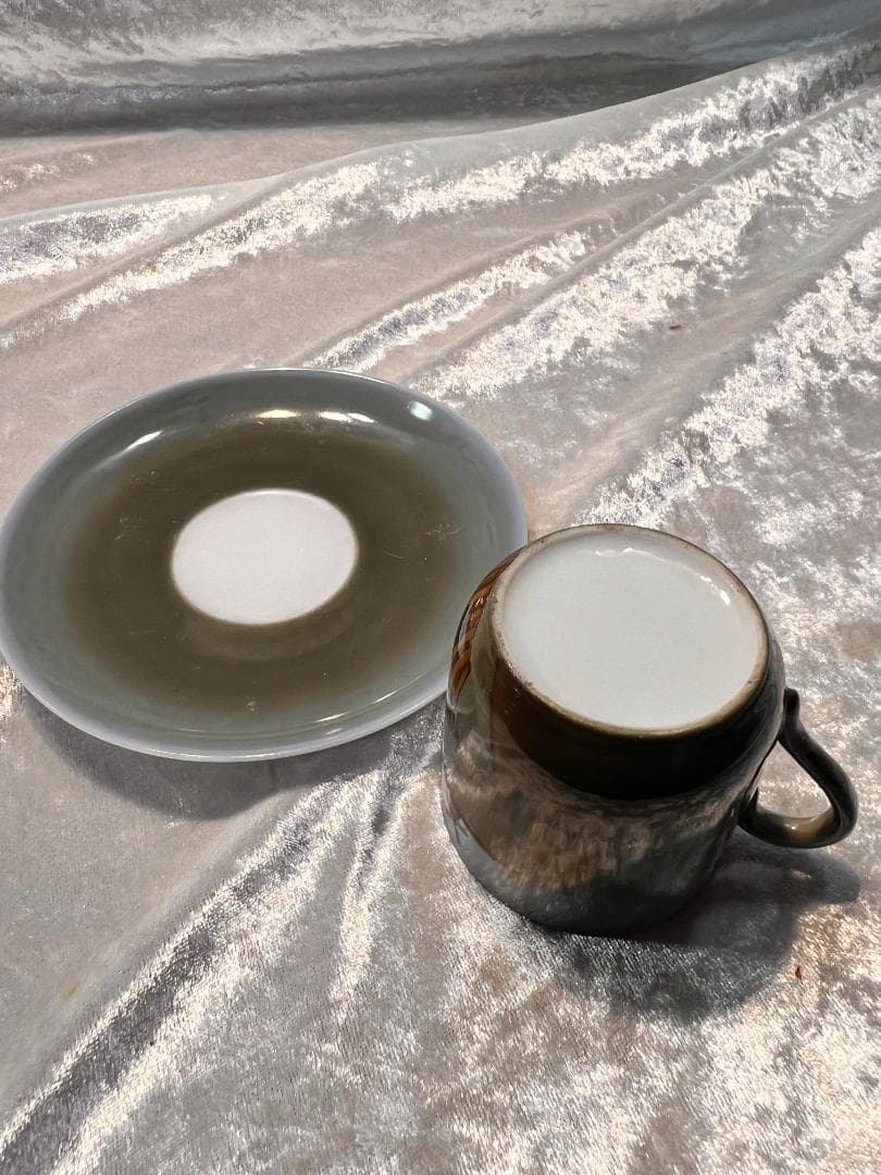 カップ＆ソーサー2個とミルクポットのセット 手描き　オランダの風景　刻印なし