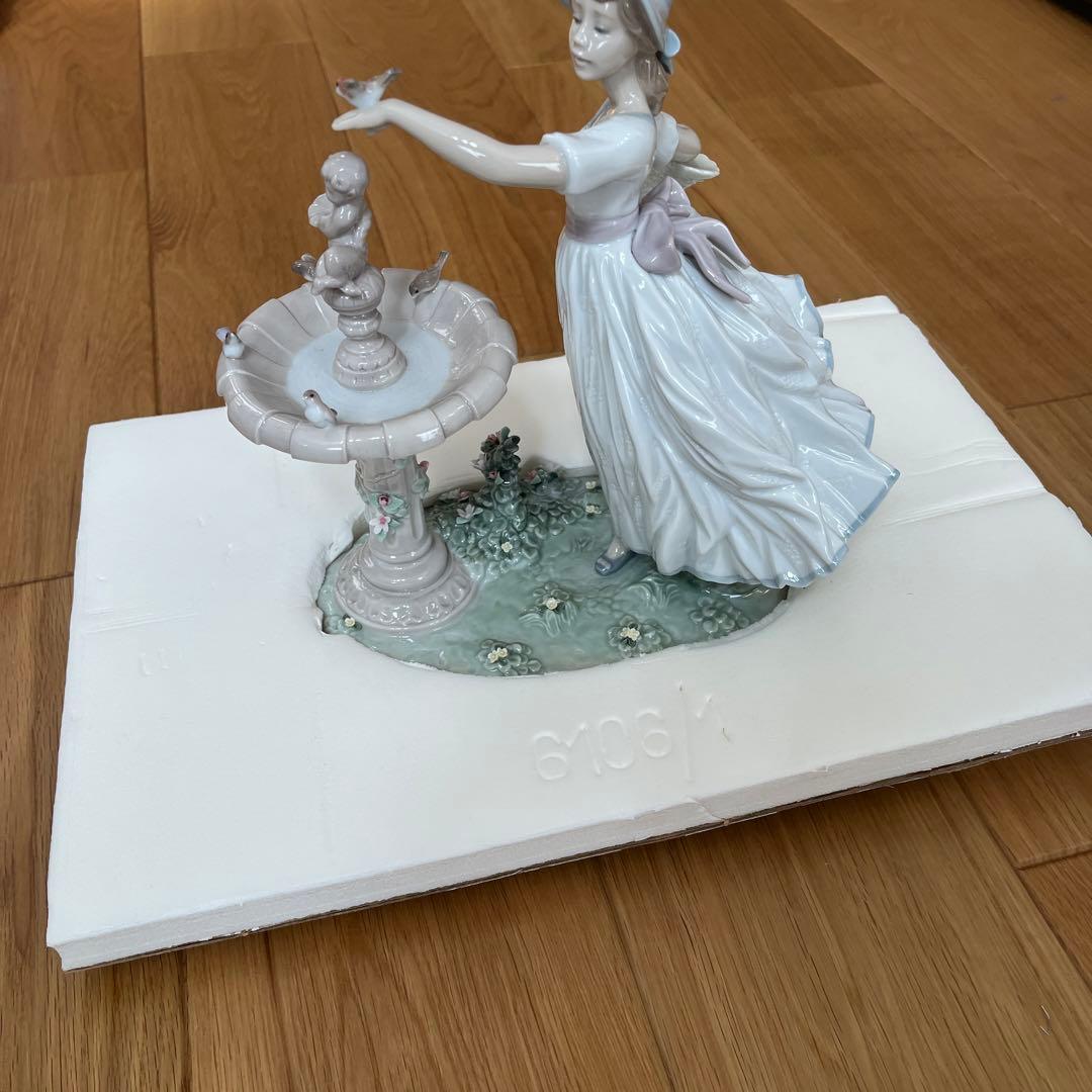 リヤドロ　春を告げる小鳥たち