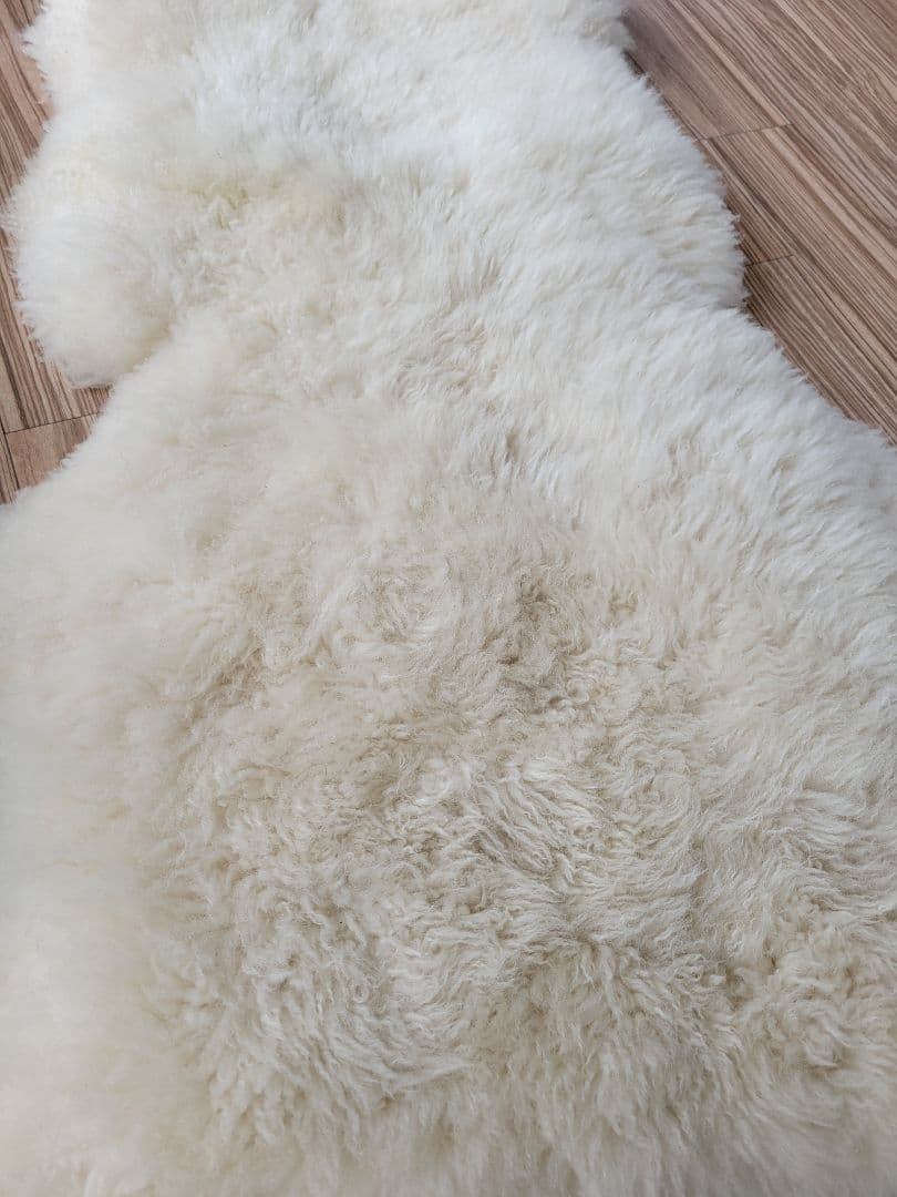 美品ニュージーランド産ムートンホワイト系 シープスキンラグピュアバージンウール