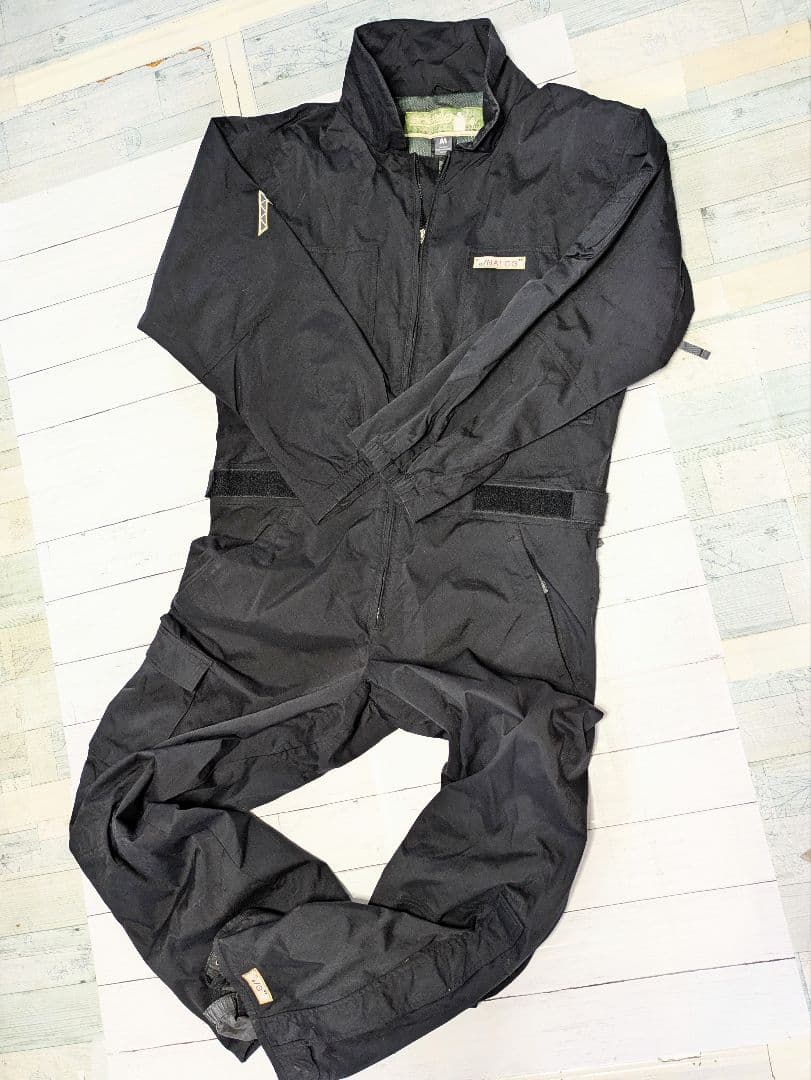 BURTONバートンスノボードスノボースキーウェア　サイズM ANALOGつなぎ