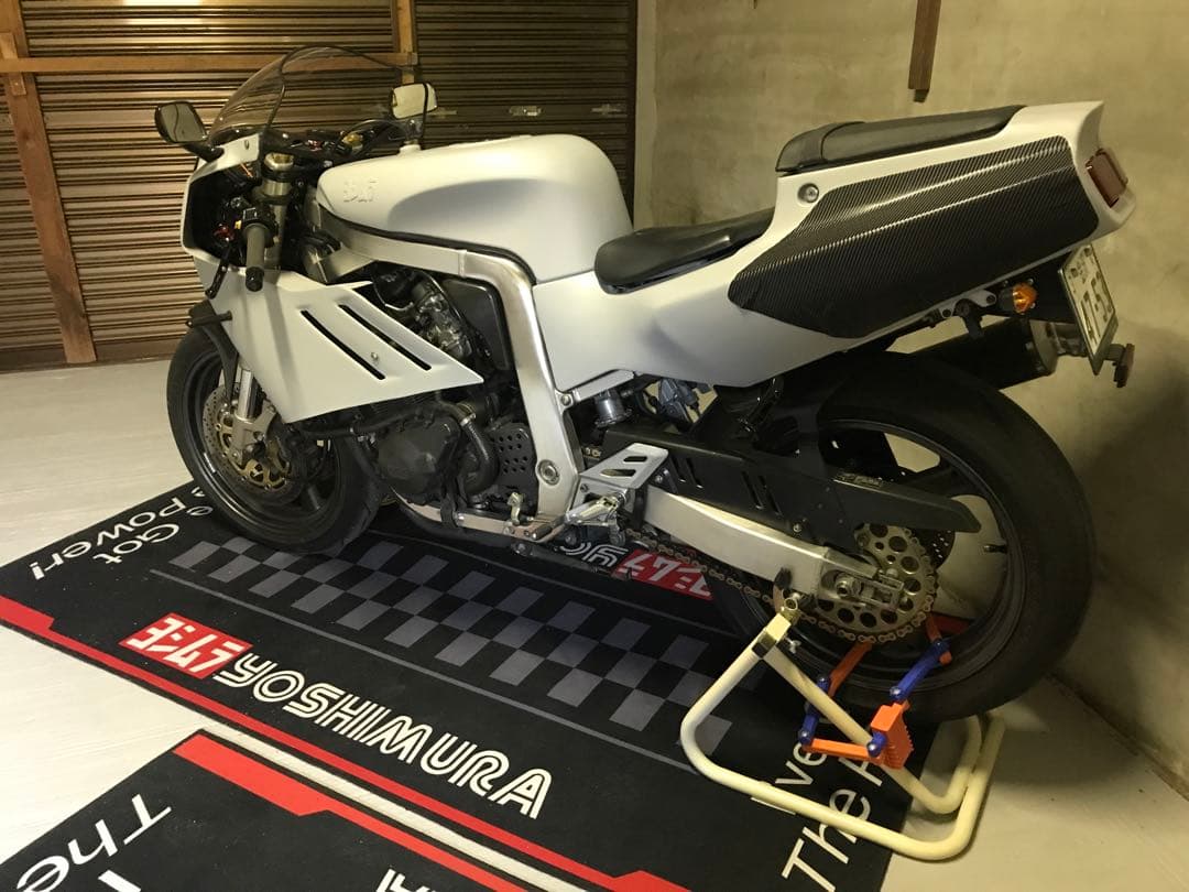 送料込 SUZUKI GSX-R400R GK76A リアカウル スズキ