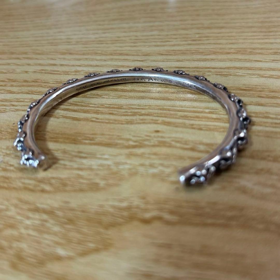 フラワーモチーフ　シルバーバングル　クロム風