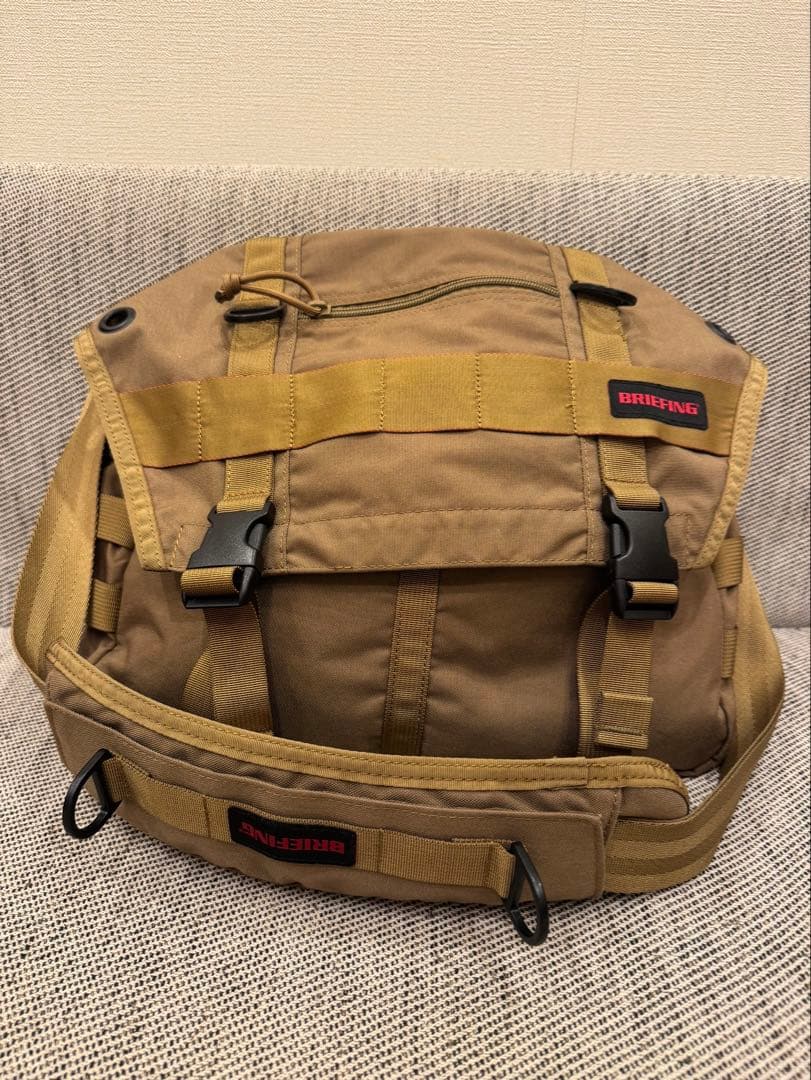 BRIEFING メッセンジャーバッグ ベージュ