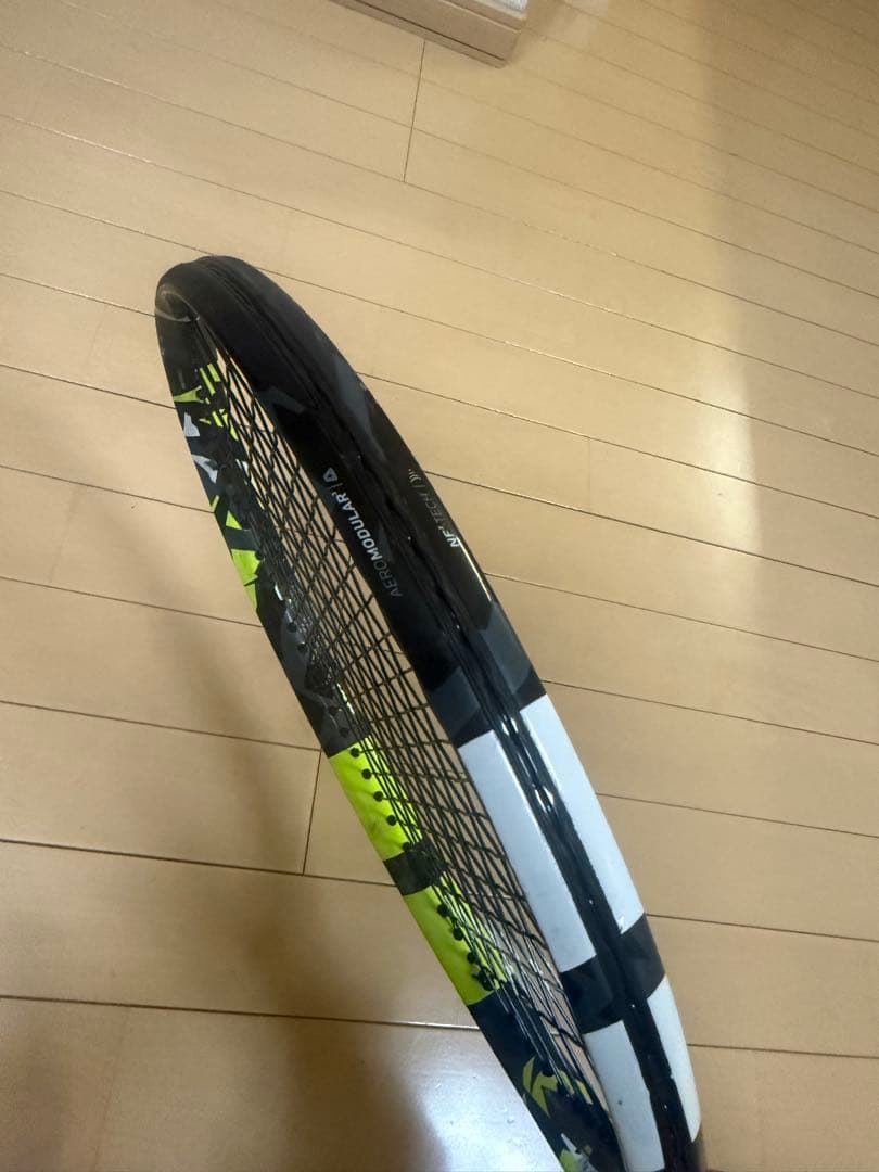 バボラ　ピュアアエロ100 G4 テニスラケット