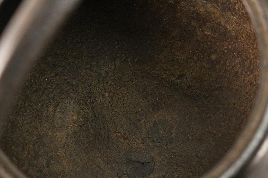 古鉄 持ち手 唐草 銀象嵌 瓶 注器 鉄瓶 銀摘 金縁朱塗蓋(K-XA812)