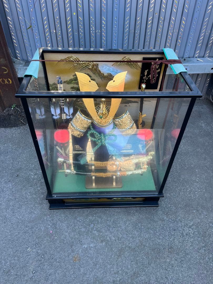 【中古】五月人形 兜飾り ガラスケース入り 武者飾り 日本伝統品