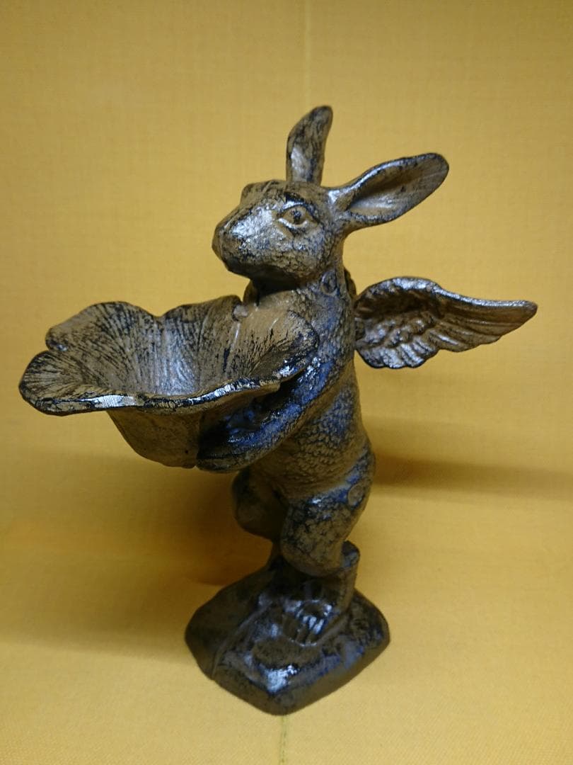 【美品】ウサギ　兎　天使　金属　置物　インテリア　工芸品　美術品　A3420