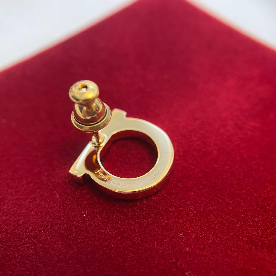新品未使用 Salvatore Ferragamo モチーフピアス ショッパー付