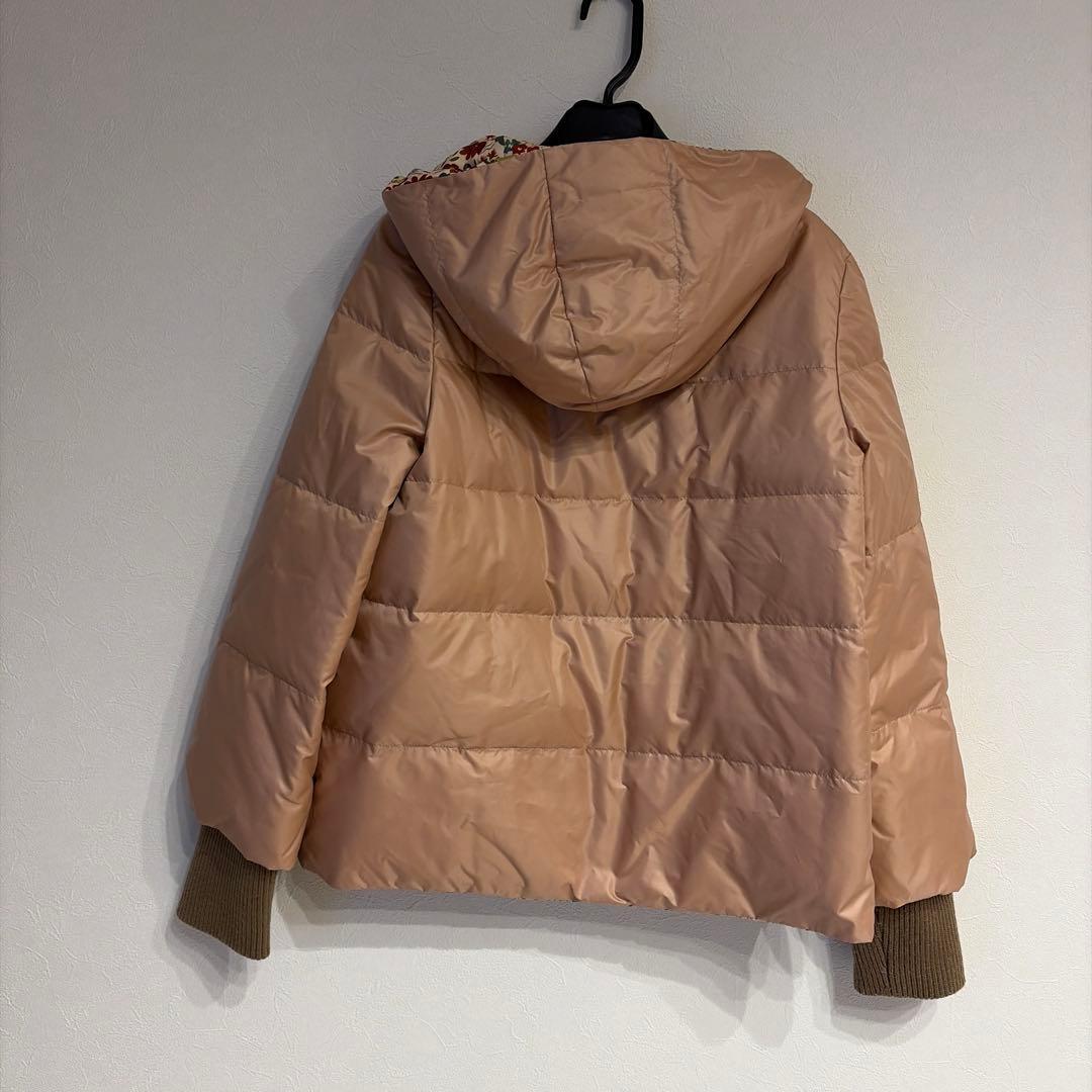 ホコモモラのリバーシブルフード付きダウンジャケット