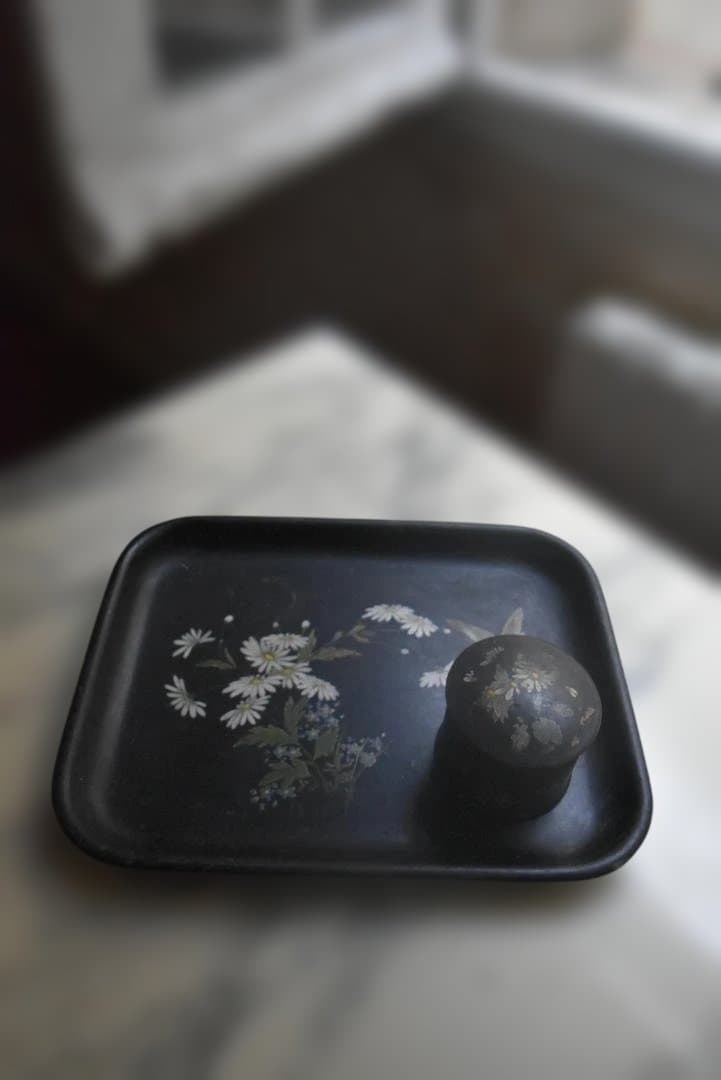 N3　フランス19世紀　マーガレットと蝶　パピエマシェの盆　アンティーク