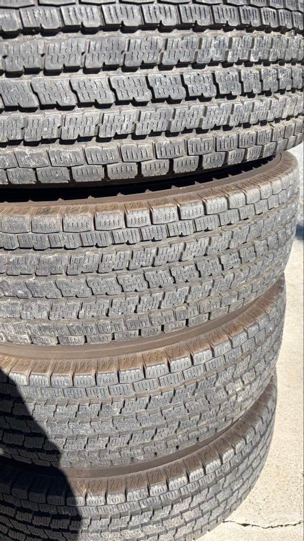 ヨコハマ スタッドレスタイヤ 15インチ 4本セット　ハイエース