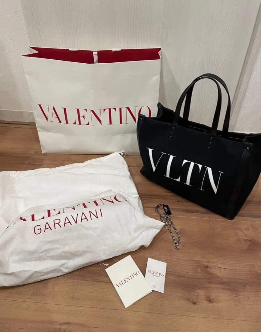 VALENTINO 人気　トートバッグ　美品　付属品全てあり　送料無料