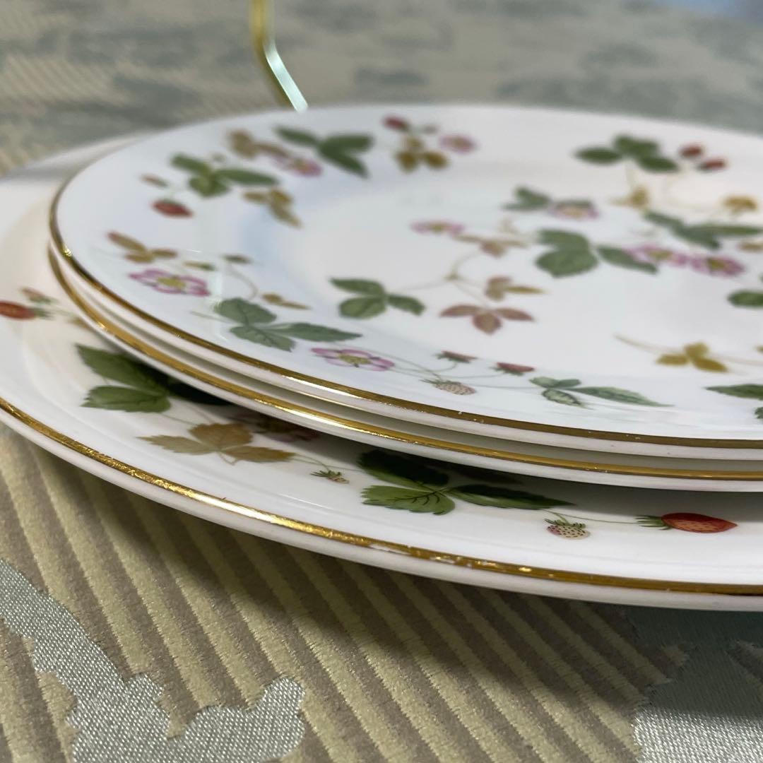 ウェッジウッド ワイルドストロベリー プレート3枚＆3段ケーキスタンド付きセット